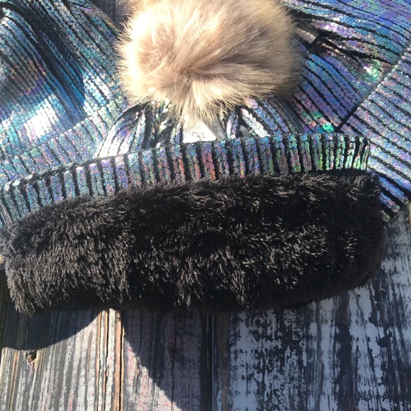 Only 1 Left!!! ☃️NWT Metallic Fuzzy Lined Beanies - Picture 5 of 8